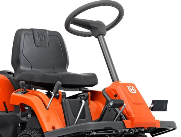 Husqvarna Frontmäher R 112C5 mit Mähdeck Combi 85 - Winterpaket mit Schneeschild, Gummileiste und Schneeketten - Modell 2025 - Image 5